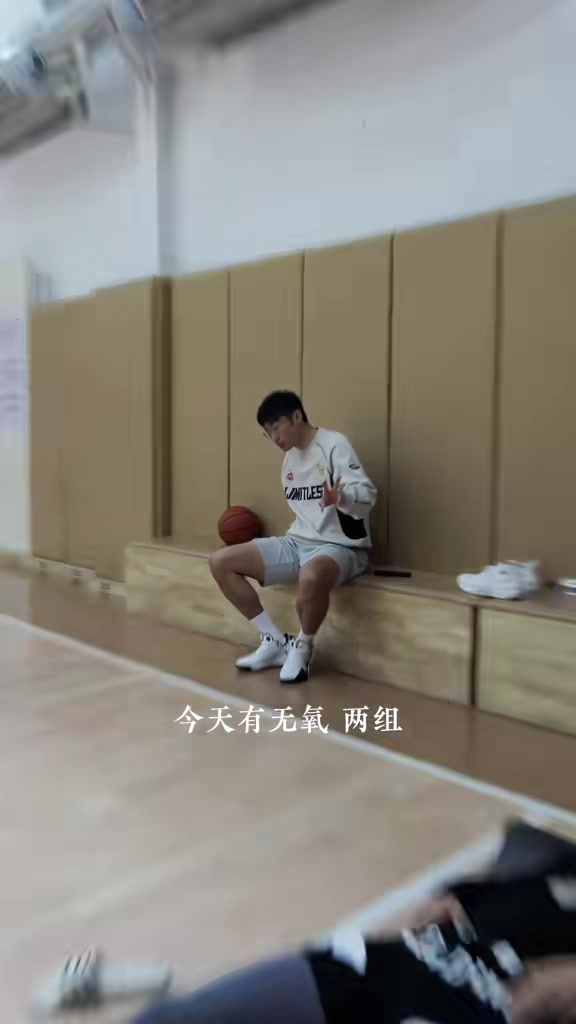 杨政：一天篮球场跑六七十圈 但17折还是跑不进64